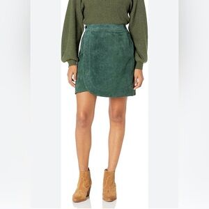 Blank NYC Green Suede Mini Skirt. Size 27